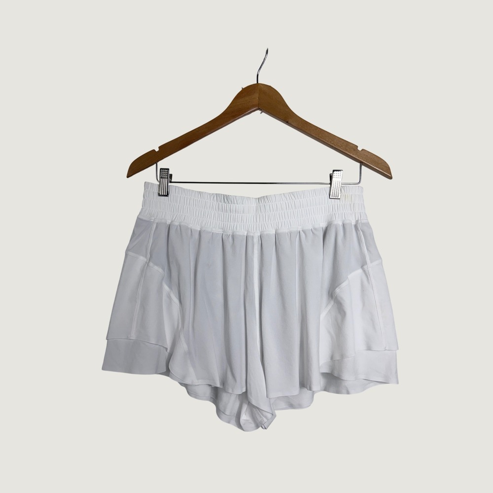 Lululemon Athletic Shorts Large White Find Your Pace Lined Smocked Waist LW7DHOS